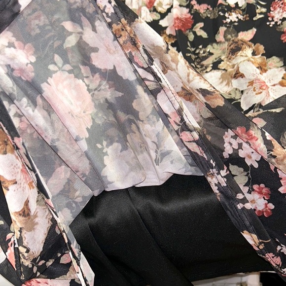 ‼️SALE‼️Suzanne Betro Empire Waist Long Sleeve Lined Floral Overlay Sz L - Picture 6 of 8